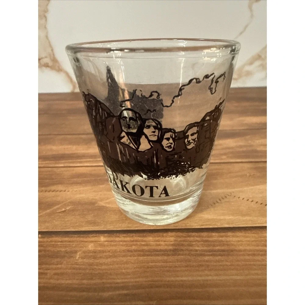 South Dakota Shot Glass, Mt. Rushmore, Badlands, Wall Drug‎ Store, Barware